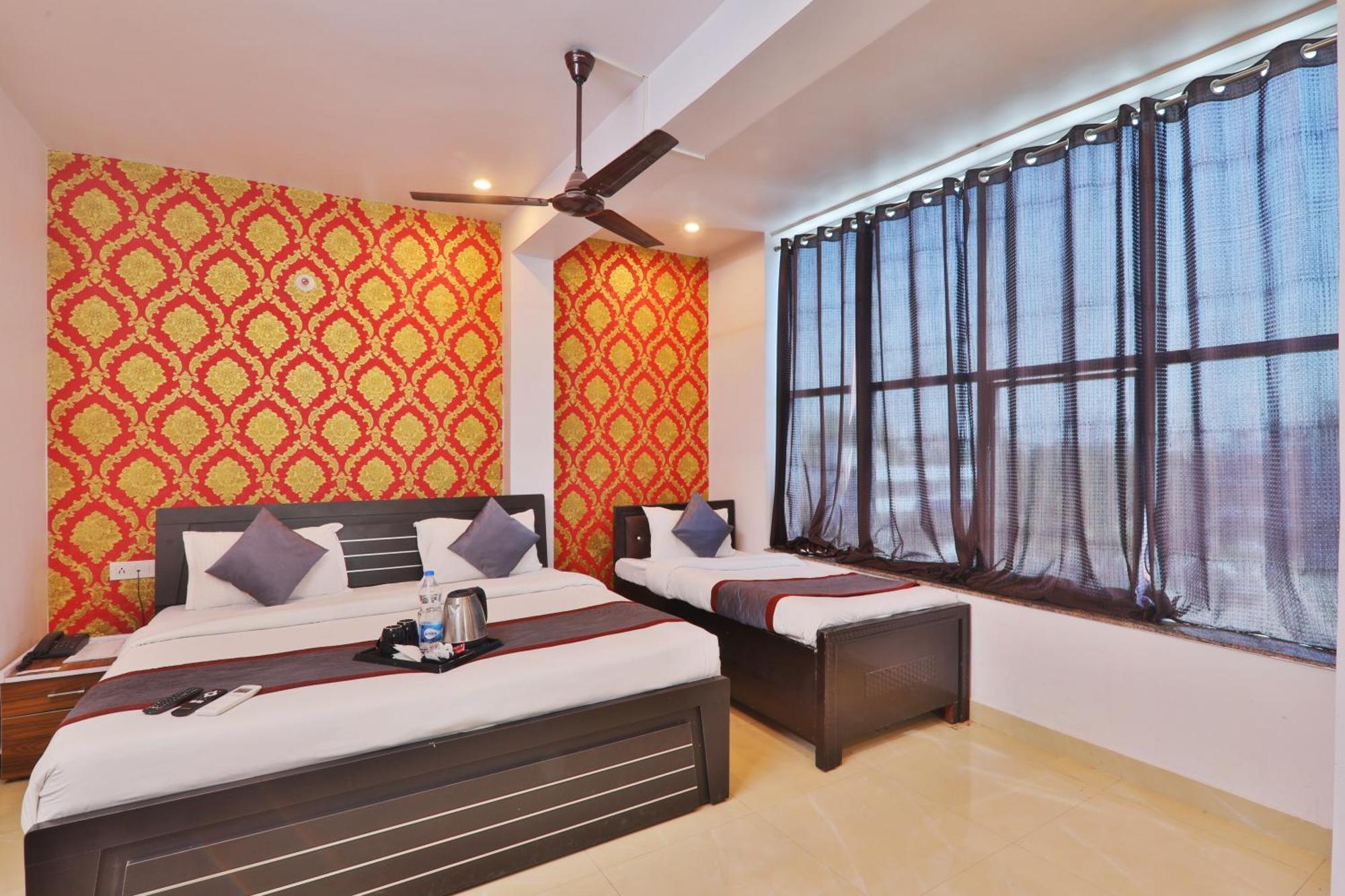 Divine Glory Hotel Lucknow Exterior photo