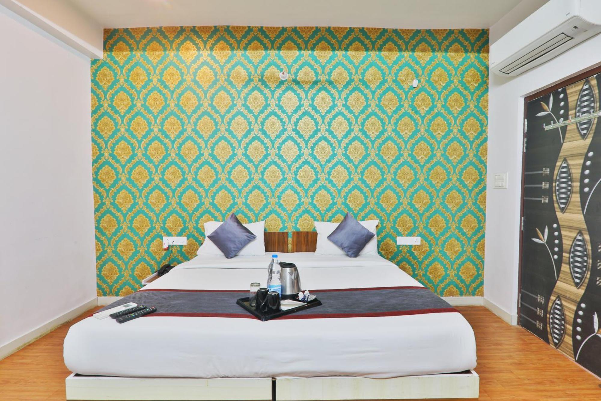 Divine Glory Hotel Lucknow Exterior photo