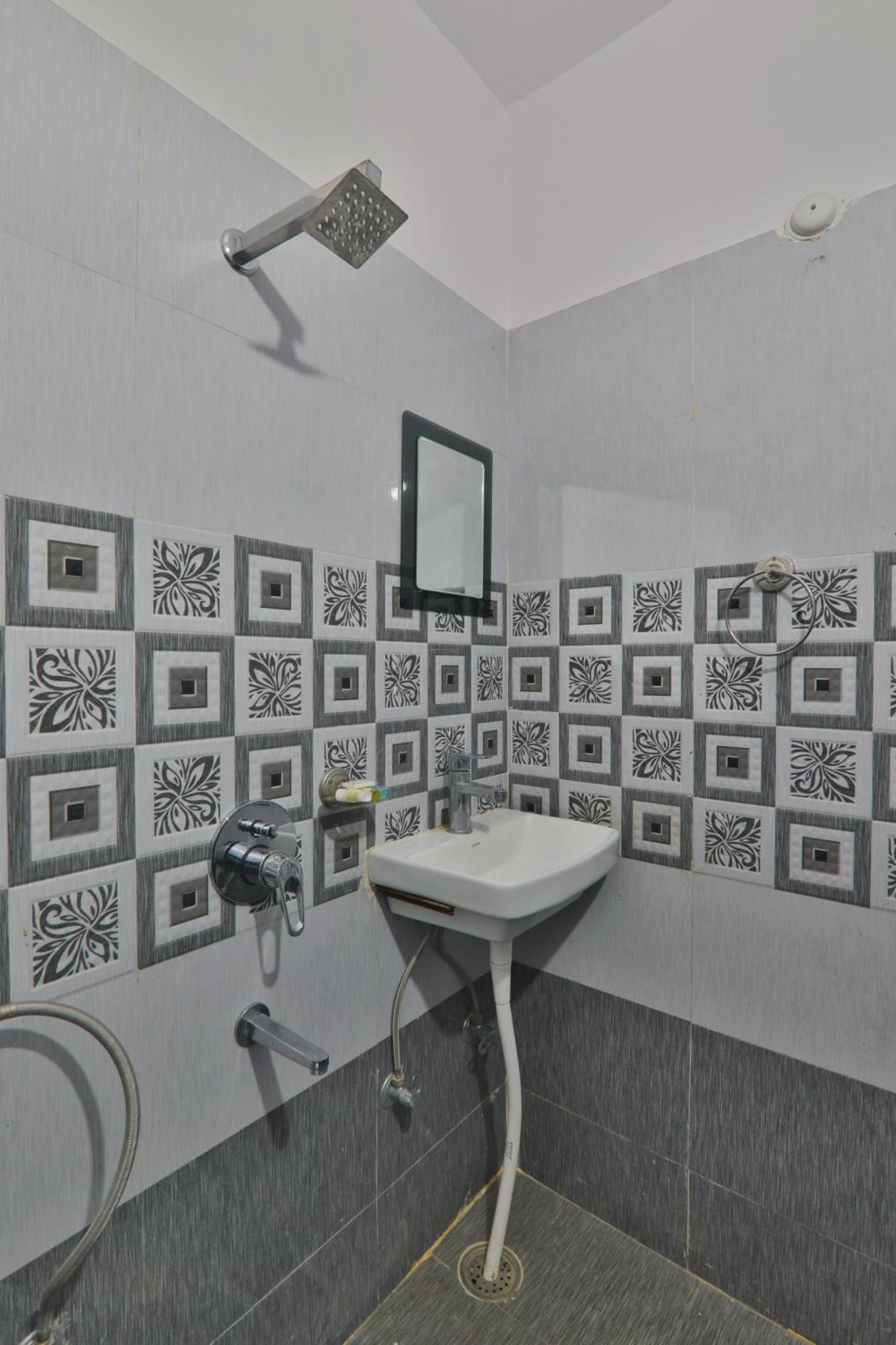 Divine Glory Hotel Lucknow Exterior photo